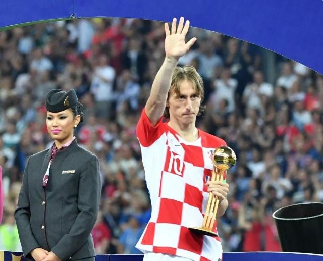 硬汉归位！小贾末节爆砍8分救主，火箭119-113止连败，杜兰特为他喝彩