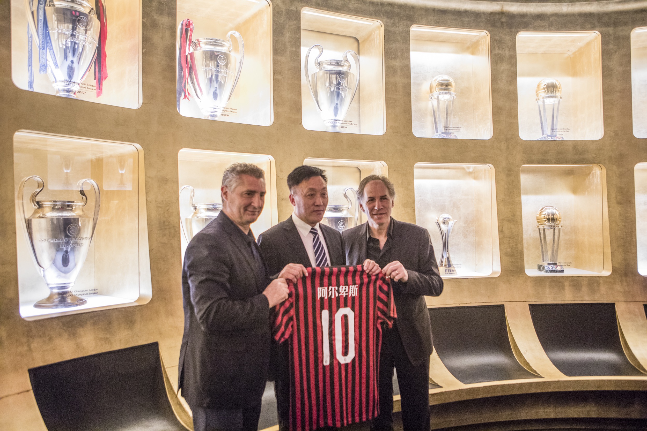 NBA疯狂交易，攻强守弱的球星，不吃香？萧华不是要砍分大赛