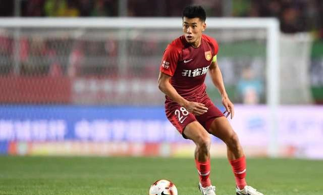 杨瀚森拼抢地板球时后脑勺受到撞击，本人回应：问题不大，谢谢大家关心