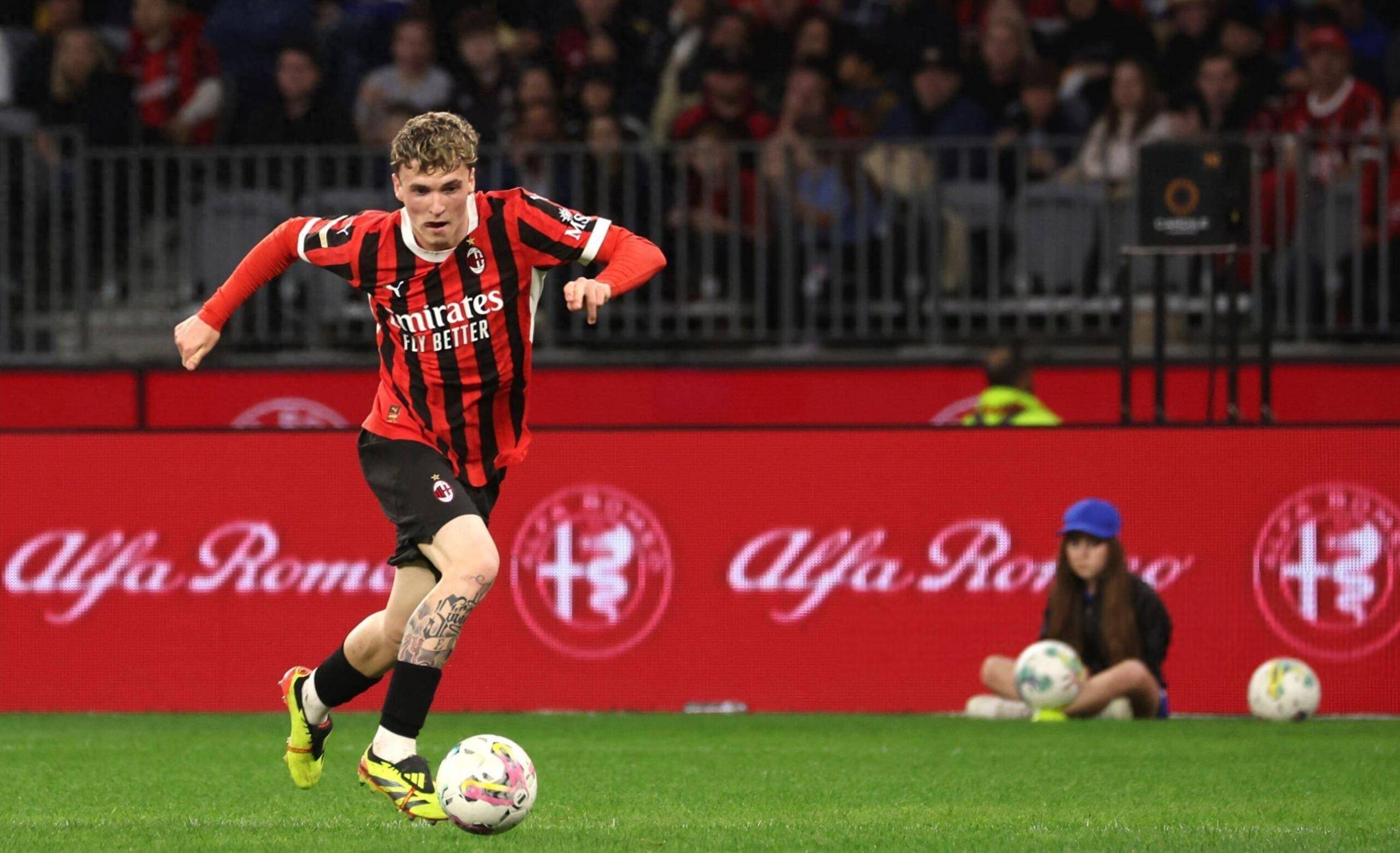 厌倦了氪金手游，他凭“过时”像素武侠获持续好评，手游上线即霸榜第一