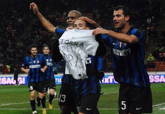 沃特金斯庆祝引爆冲突，热刺激情足球已反噬自身